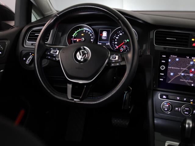 Volkswagen e-Golf E-DITION 136 pk | Navigatie | Warmtepomp | Parkeersensoren | Achteruitrijcamera | Apple Carplay/Android Auto | LED koplampen |