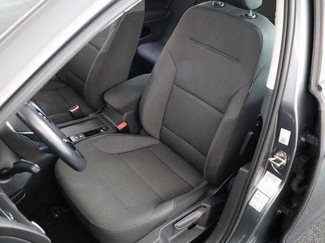 Volkswagen e-Golf E-DITION 136 pk | Navigatie | Warmtepomp | Parkeersensoren | Achteruitrijcamera | Apple Carplay/Android Auto | LED koplampen |
