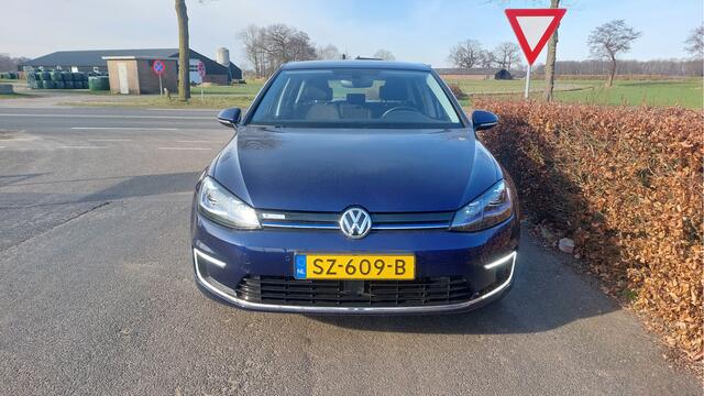 Volkswagen e-Golf e-Golf CLIMA/NAVI/AUTOMAAT/LED 100605 KM BJ 2018