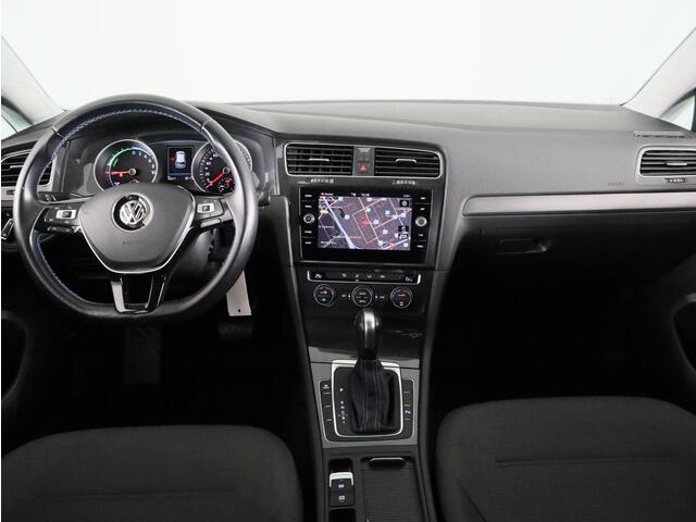 Volkswagen e-Golf E-DITION 136 pk | Navigatie | Warmtepomp | Parkeersensoren | Adaptieve cruise control | Autom. airco |