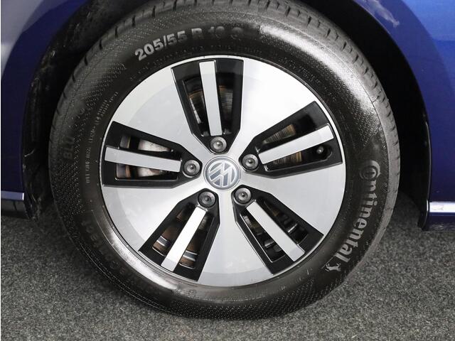 Volkswagen e-Golf E-DITION 136 pk | Navigatie | Warmtepomp | Parkeersensoren | Adaptieve cruise control | Autom. airco |