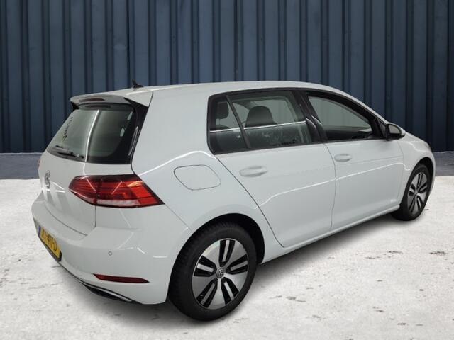 Volkswagen e-Golf e-Golf (136 PK) 1e-EIg. @ Dealer-Onderh. BOVAG-Garantie. NL-Auto. Navigatie/Apple-Carplay/Android-Auto, Adaptive-Cruisecontrol, Parkeersensoren-V+A, Airco, Skiluik, Lm-Velgen-16Inch Privacy-Glas