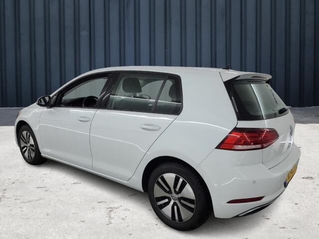 Volkswagen e-Golf e-Golf (136 PK) 1e-EIg. @ Dealer-Onderh. BOVAG-Garantie. NL-Auto. Navigatie/Apple-Carplay/Android-Auto, Adaptive-Cruisecontrol, Parkeersensoren-V+A, Airco, Skiluik, Lm-Velgen-16Inch Privacy-Glas