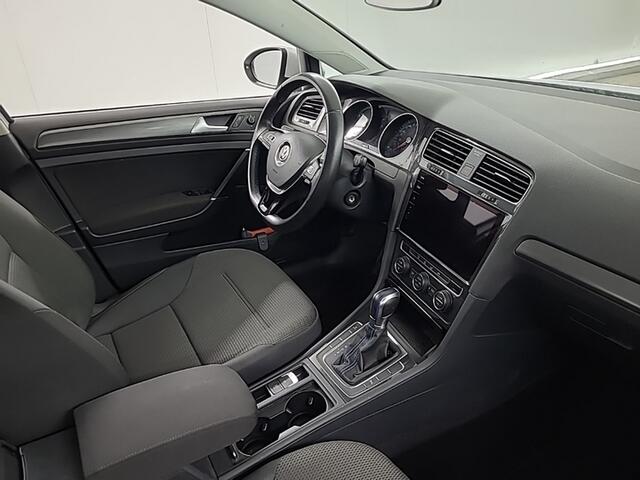 Volkswagen e-Golf e-Golf (136 PK) 1e-EIg. @ Dealer-Onderh. BOVAG-Garantie. NL-Auto. Navigatie/Apple-Carplay/Android-Auto, Adaptive-Cruisecontrol, Parkeersensoren-V+A, Airco, Skiluik, Lm-Velgen-16Inch Privacy-Glas