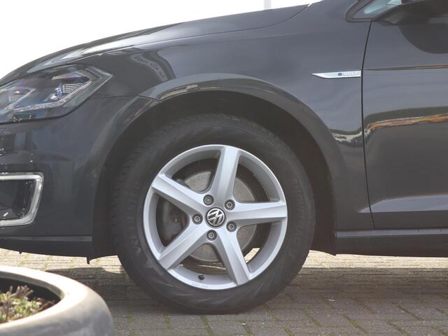 Volkswagen e-Golf e-Golf | Navigatie | Camera | Climatronic | App Connect | LED | Adaptive Cruise | Stoelverwarming |