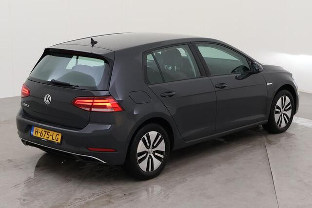 Volkswagen e-Golf E-DITION Navigatie / Parkeersensoren / LED verlichting / Clima / Bluetooth / Cruise