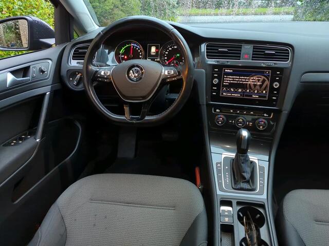 Volkswagen e-Golf E-DITION Navigatie / Parkeersensoren / LED verlichting / Clima / Bluetooth / Cruise