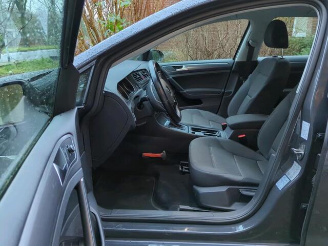 Volkswagen e-Golf E-DITION Navigatie / Parkeersensoren / LED verlichting / Clima / Bluetooth / Cruise