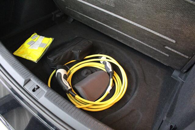 Volkswagen e-Golf E-DITION Navigatie | Warmtepomp | 3D Led achterlichten | Led Plus Koplampen