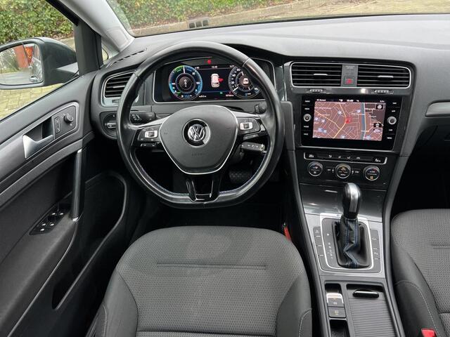 Volkswagen e-Golf E-DITION Digitaal dashboard / App-connect / Parkeersensoren / Clima / LED / Voorruitverwarming