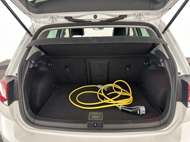 Volkswagen e-Golf E-DITION (INCL.BTW) *FULL-LEATHER | DIGI-COCKPIT | FULL-LED | ADAPTIVE-CRUISE | DYNAUDIO | NAVI-FULLMAP | CAMERA | DAB+ | SPORT-SEATS | HEATED-SEATS | 18''ALU | ECC | PDC
