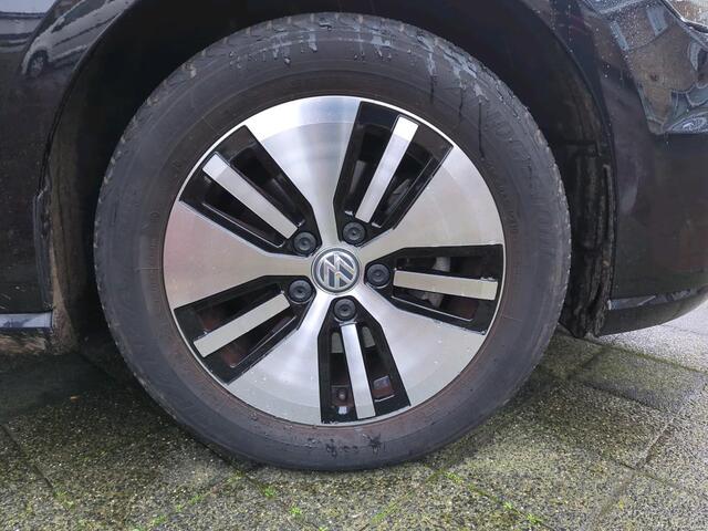 Volkswagen e-Golf E-DITION Metallic/ Led/ Clima/ Navi/ Parkeersensor/ 16 lmv