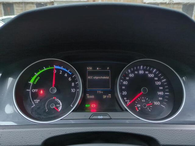 Volkswagen e-Golf E-DITION Metallic/ Led/ Clima/ Navi/ Parkeersensor/ 16 lmv