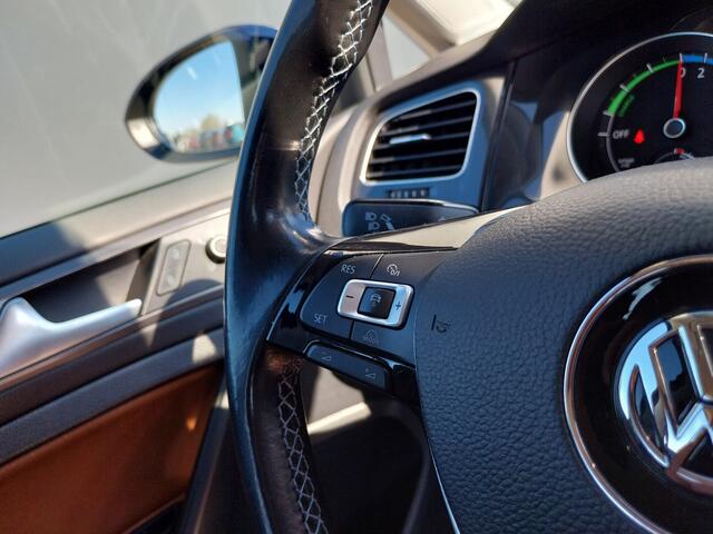 Volkswagen e-Golf 100 KW ADAPT CRUISE APPLE CARPLAY LEER FULL LED NAVI ECC