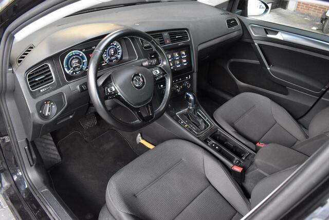 Volkswagen e-Golf e-Golf / Carplay / lichtmetaal / parkeersensoren voor&achter /