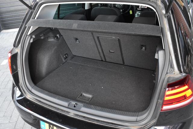 Volkswagen e-Golf e-Golf / Carplay / lichtmetaal / parkeersensoren voor&achter /