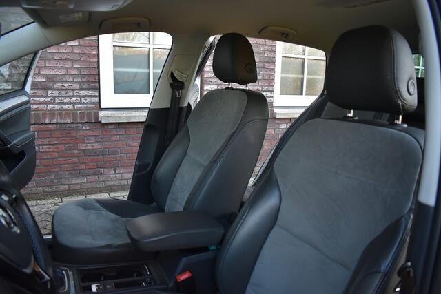 Volkswagen e-Golf e-Golf | Lederen Bekleding | Zwarte Velgen | Privacy Glass | Lage km. stand! |
