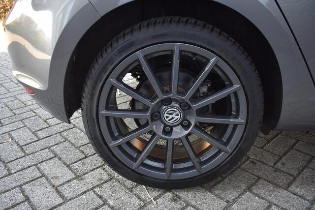 Volkswagen e-Golf e-Golf | Lederen Bekleding | Zwarte Velgen | Privacy Glass | Lage km. stand! |