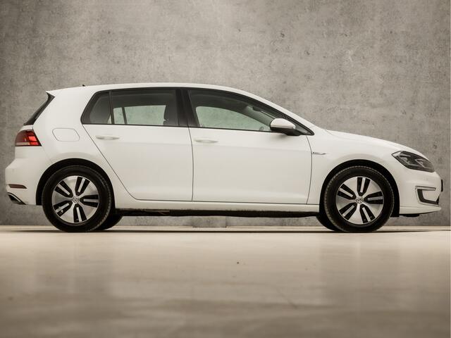 Volkswagen e-Golf Sport Automaat (DIGITAL COCKPIT, APPLE CARPLAY, GROOT NAVI, CLIMATE, ADAPTIVE CRUISE, SPORTSTOELEN, PARKEERSENSOREN, LED KOPLAMPEN, NIEUWSTAAT)