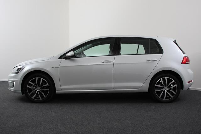 Volkswagen e-Golf e-Golf Edition | Digitale Cockpit | Navigatie | Climate Control | Cruise control adaptief | Camera | Parkeer sensoren | Lichtmetalen Velgen 17" |