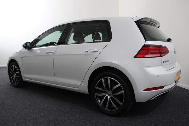 Volkswagen e-Golf e-Golf Edition | Digitale Cockpit | Navigatie | Climate Control | Cruise control adaptief | Camera | Parkeer sensoren | Lichtmetalen Velgen 17" |