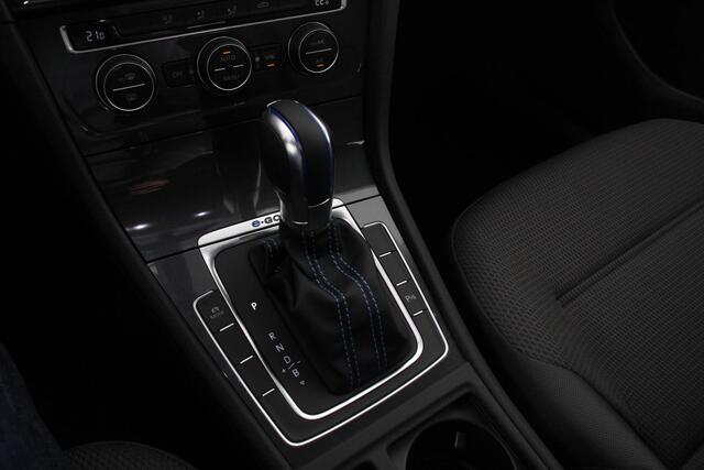 Volkswagen e-Golf e-Golf Edition | Digitale Cockpit | Navigatie | Climate Control | Cruise control adaptief | Camera | Parkeer sensoren | Lichtmetalen Velgen 17" |