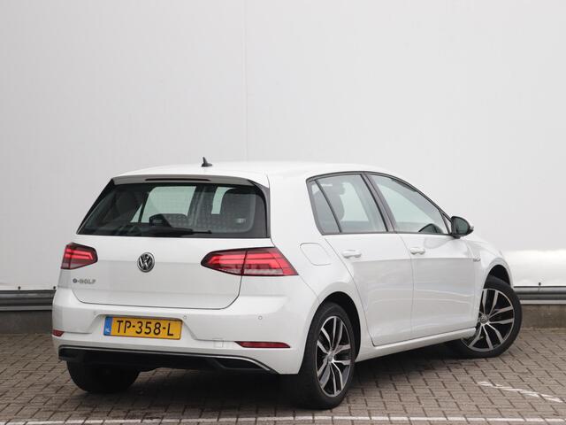 Volkswagen e-Golf e-Golf | Warmtepomp | Navigatie | Parkeersensoren | Adaptive cruise control | App-connect | Climate control |