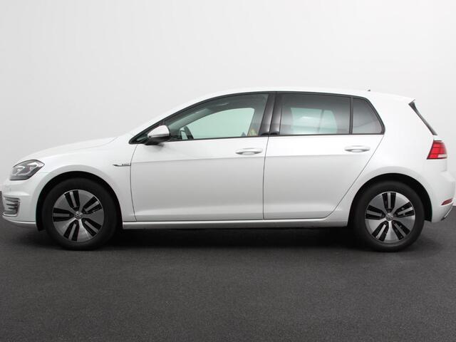 Volkswagen e-Golf 100KW Automaat Edition Volkswagen e-Golf e-Golf | Navigatie | Climate Control | Warmtepomp | Parkeersensoren V+A | Privacy Glass |