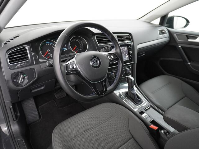 Volkswagen e-Golf AUT. Adaptive Cruise Apple Carplay Android Navi Climatronic Pdc Led Regen-Lichtsensor 36kWh Privacy Glas Bluetooth Spiegelpakket Car-Net App-Connect Wifi E-DITION 1e Eigenaar