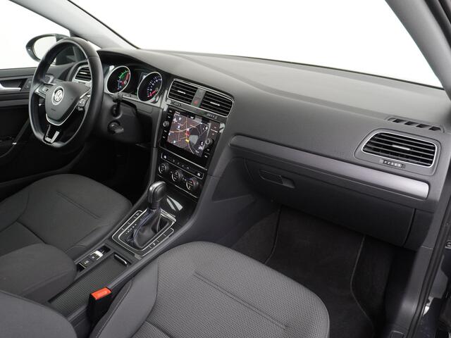 Volkswagen e-Golf AUT. Adaptive Cruise Apple Carplay Android Navi Climatronic Pdc Led Regen-Lichtsensor 36kWh Privacy Glas Bluetooth Spiegelpakket Car-Net App-Connect Wifi E-DITION 1e Eigenaar