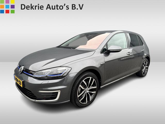 Volkswagen e-Golf 100kw / 35.8kWH 100%EV. / Navigatie / Stoelverwarming / Bestuurders-pakket / Light Assist / Winterpak / Ambiente pack / Apk dec-2025