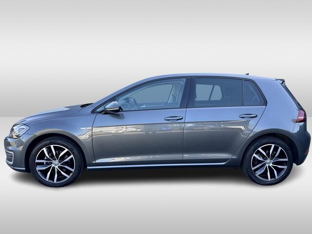 Volkswagen e-Golf 100kw / 35.8kWH 100%EV. / Navigatie / Stoelverwarming / Bestuurders-pakket / Light Assist / Winterpak / Ambiente pack / Apk dec-2025
