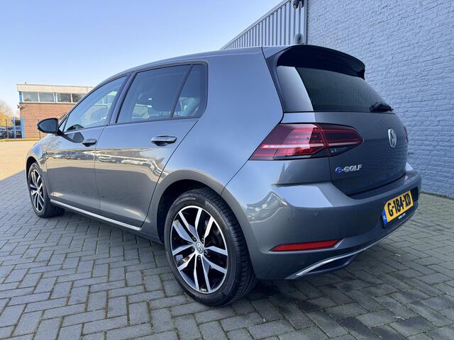 Volkswagen e-Golf 100kw / 35.8kWH 100%EV. / Navigatie / Stoelverwarming / Bestuurders-pakket / Light Assist / Winterpak / Ambiente pack / Apk dec-2025