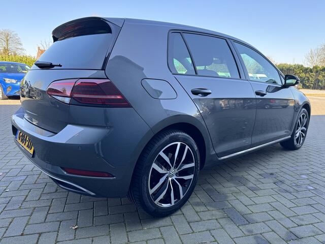 Volkswagen e-Golf 100kw / 35.8kWH 100%EV. / Navigatie / Stoelverwarming / Bestuurders-pakket / Light Assist / Winterpak / Ambiente pack / Apk dec-2025