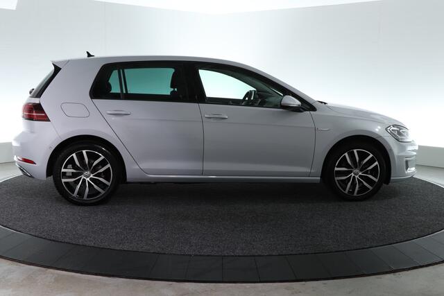 Volkswagen e-Golf e-Golf | CARPLAY | CAMERA | ACC | STOELVERW. |