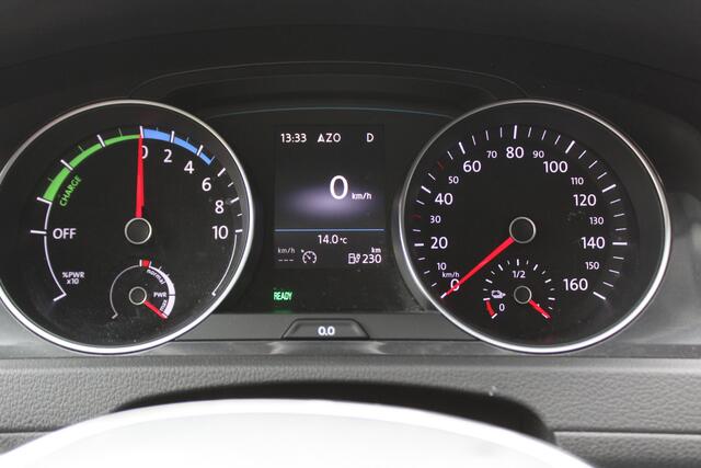 Volkswagen e-Golf E-DITION | 230KM! | WARMTEPOMP | PDC-V/A | ACC | FRONT-ASSIST | CARPLAY | NAVI | LED |
