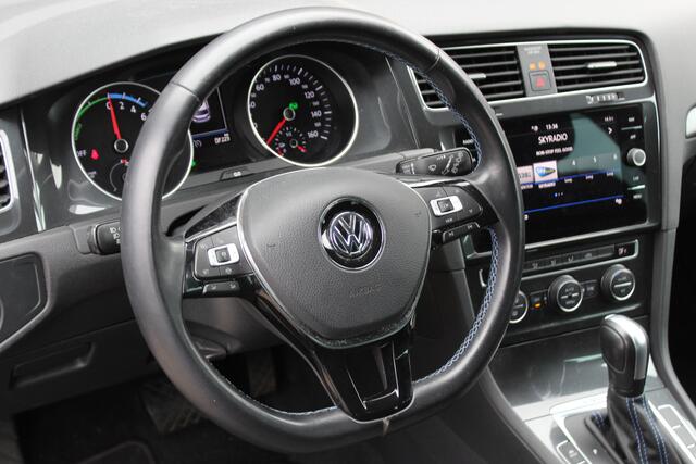 Volkswagen e-Golf E-DITION | 230KM! | WARMTEPOMP | PDC-V/A | ACC | FRONT-ASSIST | CARPLAY | NAVI | LED |