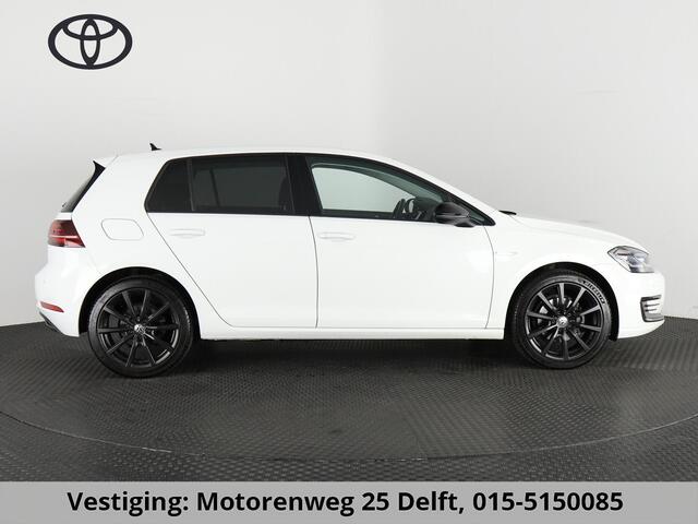 Volkswagen e-Golf FULL ELECTRIC.136 PK.WARMTEPOMP. ACCU 99 %!!! DIGITAAL DASHBOARD. ALS NIEUW TOT 2 JAAR GARANTIE *