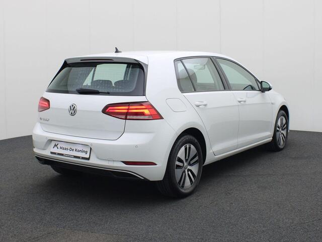 Volkswagen e-Golf E-DITION 100kW/136PK · Navigatie · Parkeersensoren · Ad.cruise control