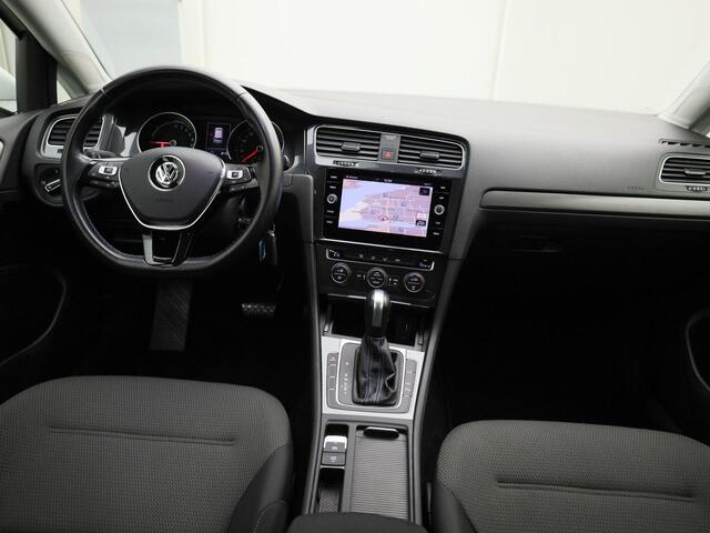 Volkswagen e-Golf E-DITION 100kW/136PK · Navigatie · Parkeersensoren · Ad.cruise control