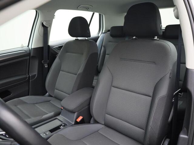 Volkswagen e-Golf E-DITION 100kW/136PK · Navigatie · Parkeersensoren · Ad.cruise control