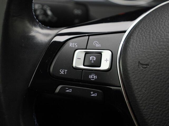 Volkswagen e-Golf E-DITION 100kW/136PK · Navigatie · Parkeersensoren · Ad.cruise control
