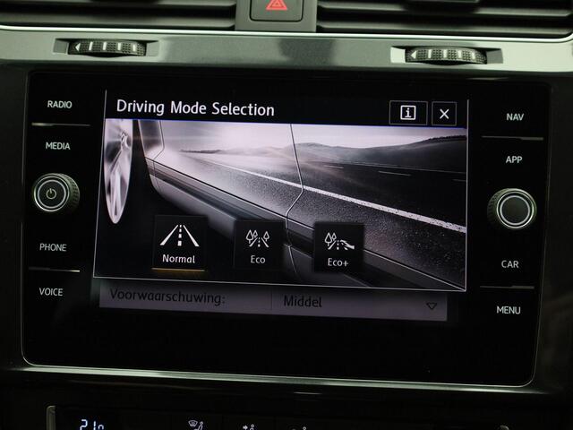 Volkswagen e-Golf E-DITION 100kW/136PK · Navigatie · Parkeersensoren · Ad.cruise control