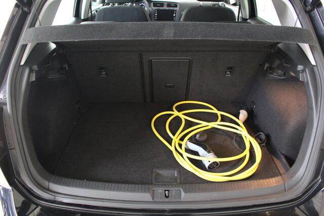 Volkswagen e-Golf E-DITION Warmtepomp | Led | Navigatie | Inklapbare spiegels