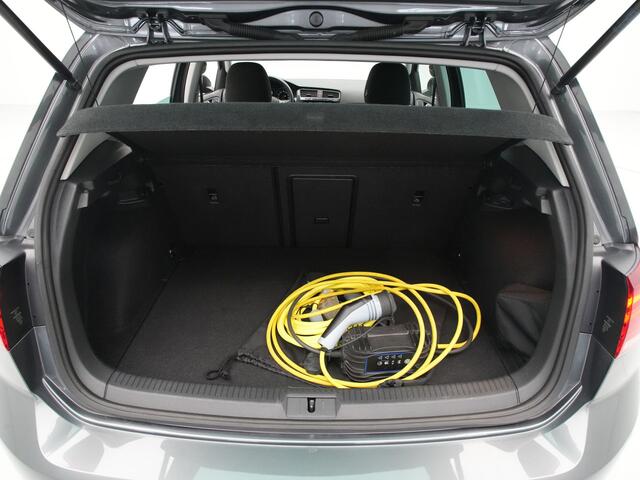 Volkswagen e-Golf E-DITION 136pk Navigatie Camera Acc Warmtepomp 68