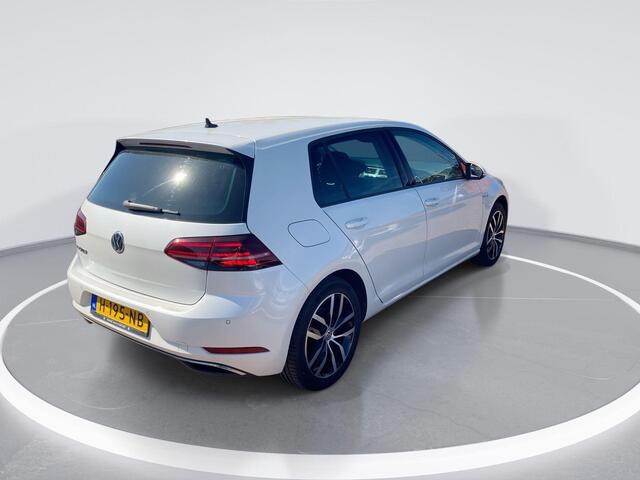 Volkswagen e-Golf E-DITION · Navigatie · LED · Parkeersensoren + camera ·