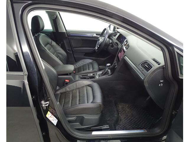 Volkswagen e-Golf LEDER privacy glas- inhaal det, navy, stoelverw, achteruitrijcamera, keyless entry, dyn knipperl, Lederen bekleding, park ass, line ass, E sound, autohold, keyless start, Dyn audio install