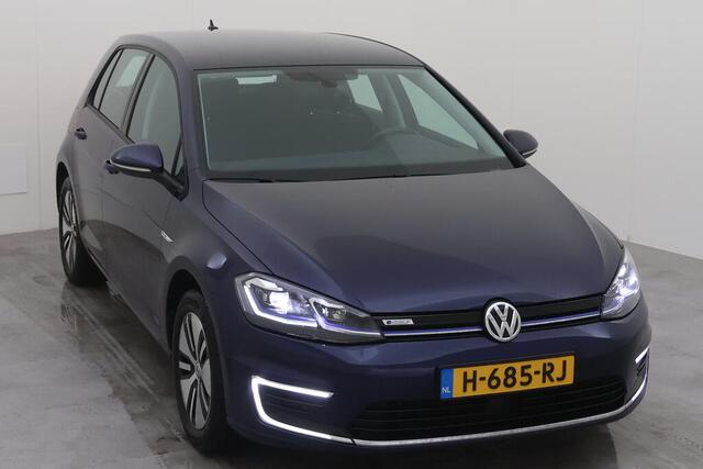Volkswagen e-Golf E-DITION / Navigatie / Climate controle / Lichtmetaal 16 inch / Parkeersensoren V+A /