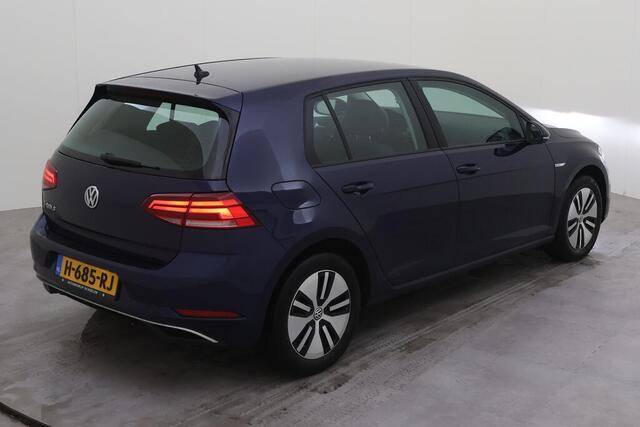 Volkswagen e-Golf E-DITION / Navigatie / Climate controle / Lichtmetaal 16 inch / Parkeersensoren V+A /