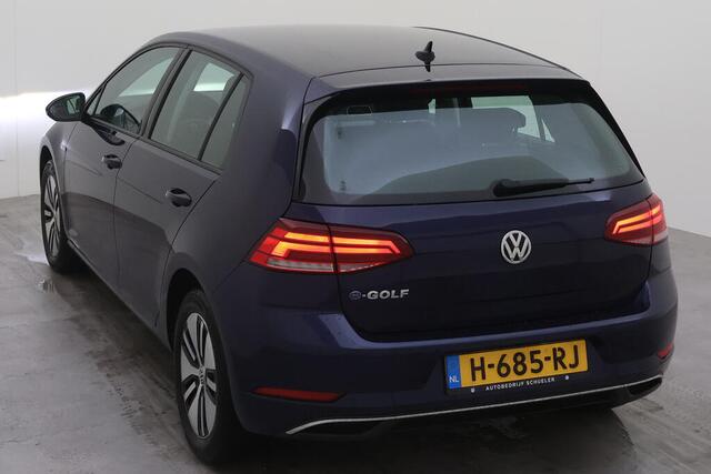 Volkswagen e-Golf E-DITION / Navigatie / Climate controle / Lichtmetaal 16 inch / Parkeersensoren V+A /